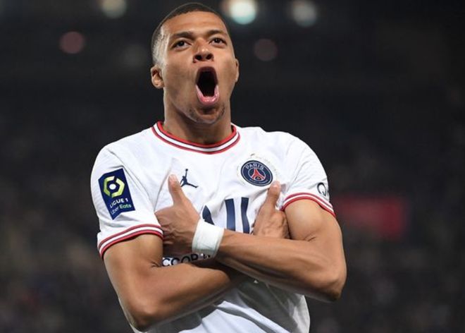 巅峰对决，阿森纳、拜仁欧冠均四战全胜，下一轮直接交手（欧冠强强对话：阿森纳与拜仁四战全胜，下一轮正面碰撞）